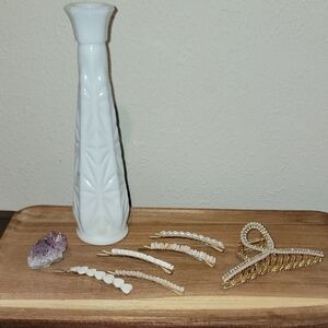 Elegant Gold and White Hair Accessory Set